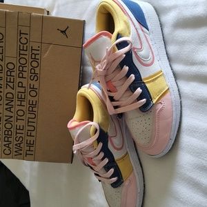 NIKE AIR JORDAN 1 LOW SE (GS)  FOR KIDS SIZE 4 1/2